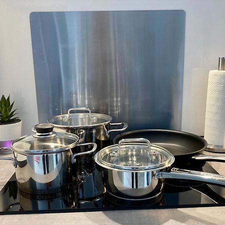 Living At Saarpartments - Adultsonly - Business & Holiday Homes With Kitchen For Long- And Short Term Stay, 3 Min To St Johanner Markt And Points Of Interest Saarbrücken Kültér fotó